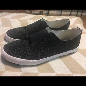 ROXY black slip on sneakers worn once size 10